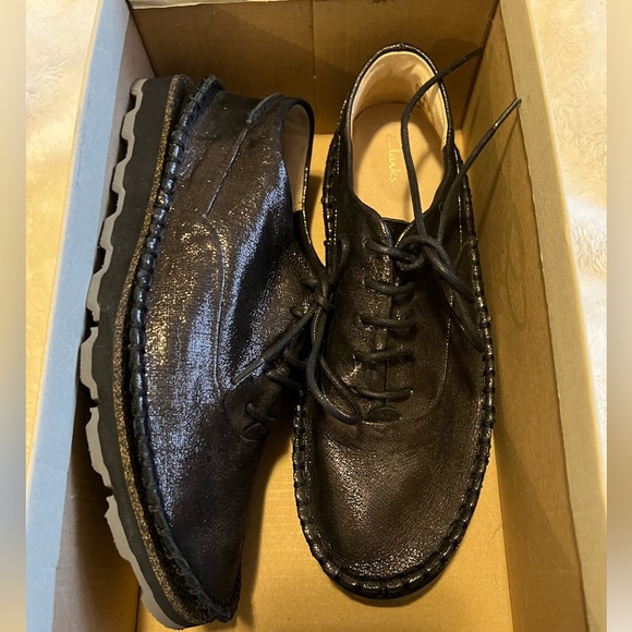 CLARKS Damara Ava Black Metallic Stitched Oxfords - Picture 6 of 9